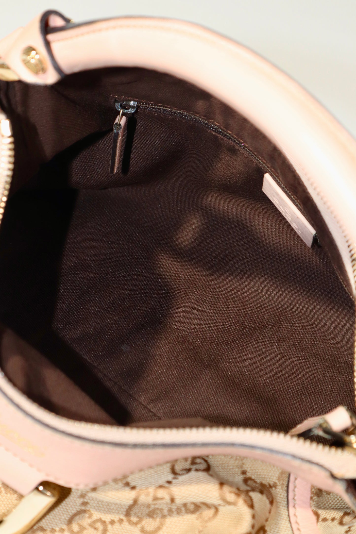 Vintage Gucci GG Abbey D Ring Shoulder Bag in Baby Pink - Girl Seazon