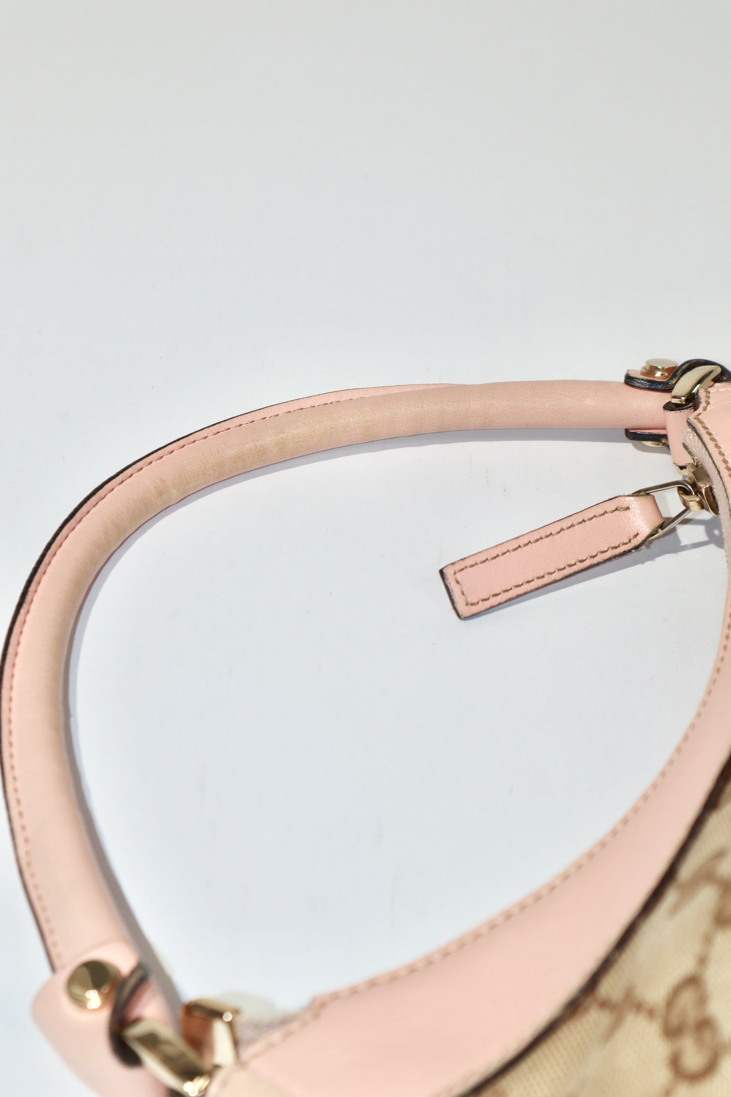 Vintage Gucci GG Abbey D Ring Shoulder Bag in Baby Pink - Girl Seazon