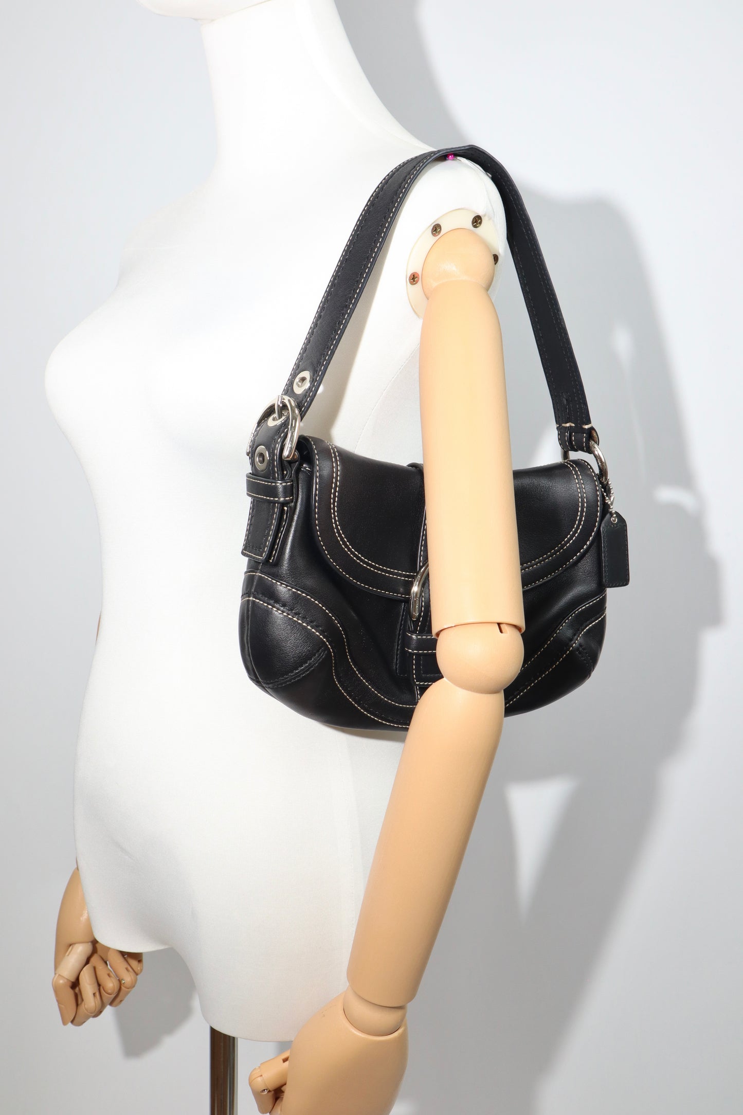 Coach 2008 Vintage Y2K Soho Leather Belt Shoulder Bag in Black Leather - Girl Seazon