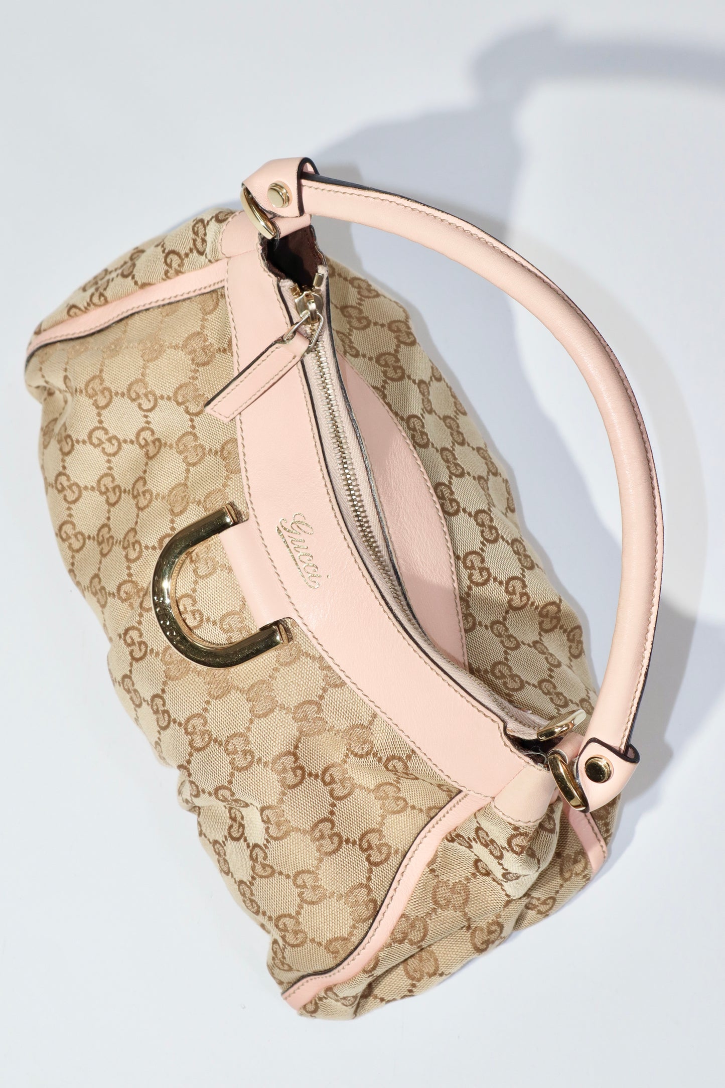 Vintage Gucci GG Abbey D Ring Shoulder Bag in Baby Pink - Girl Seazon