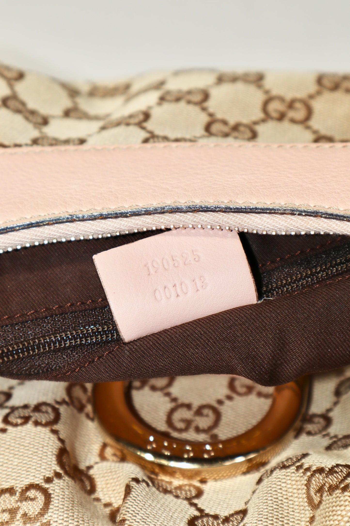 Vintage Gucci GG Abbey D Ring Shoulder Bag in Baby Pink - Girl Seazon