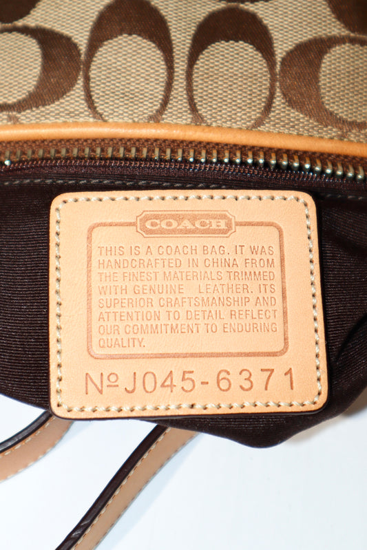 Coach Vintage 2004 Baguette Shoulder Bag in Classic Brown