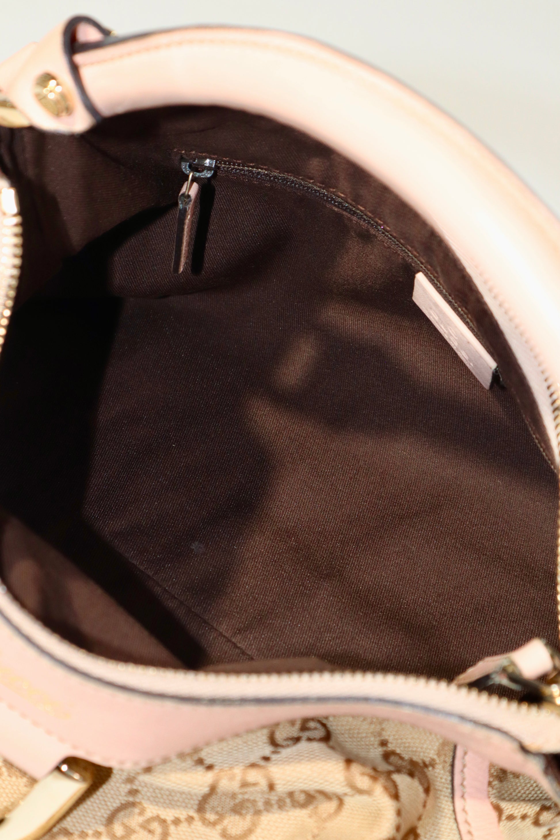 Vintage Gucci GG Abbey D Ring Shoulder Bag in Baby Pink - Girl Seazon