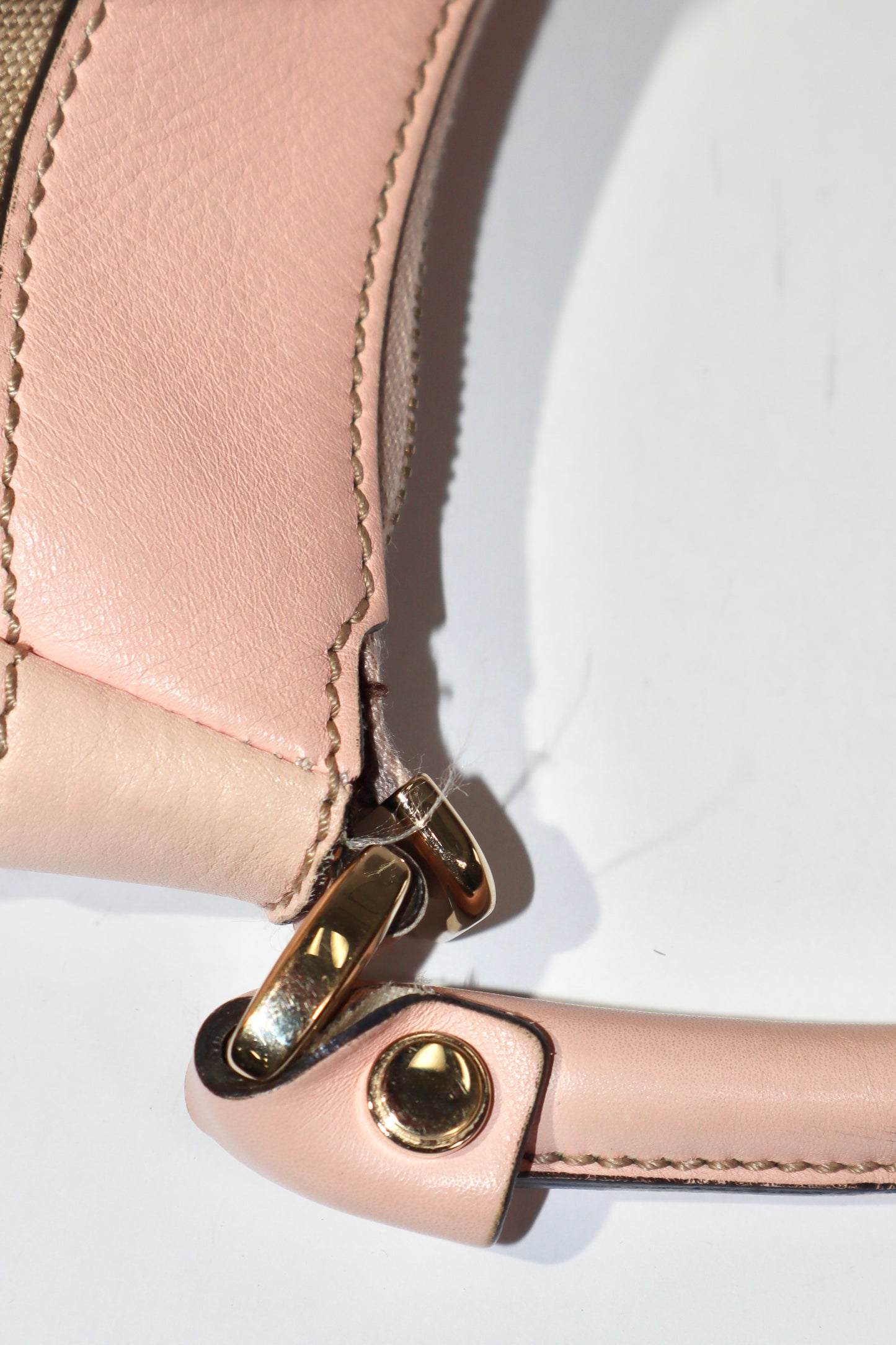 Vintage Gucci GG Abbey D Ring Shoulder Bag in Baby Pink - Girl Seazon