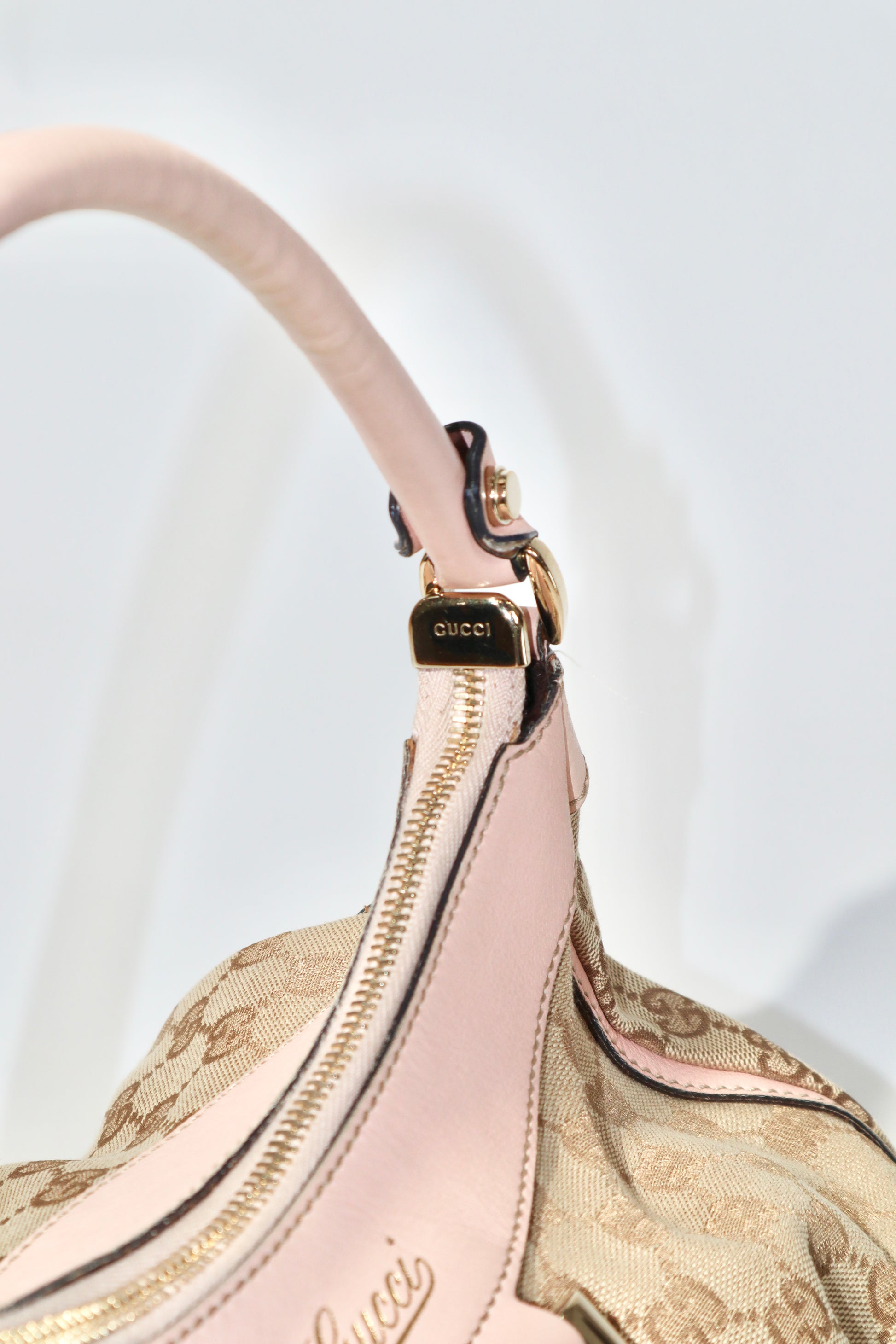 Vintage Gucci GG Abbey D Ring Shoulder Bag in Baby Pink - Girl Seazon