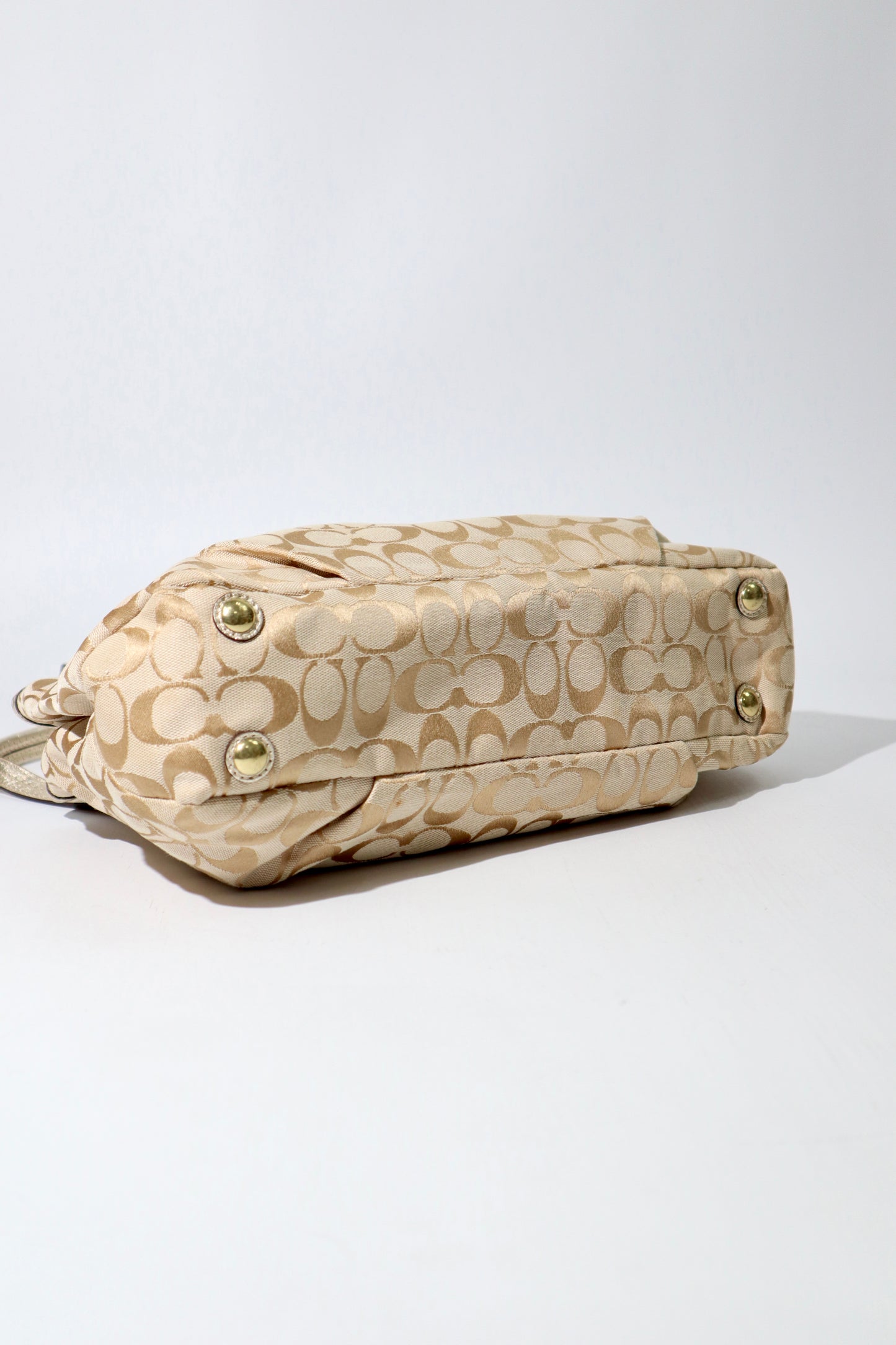 Vintage Coach Soho F18750 Tote Shoulder Bag in Beige & Gold