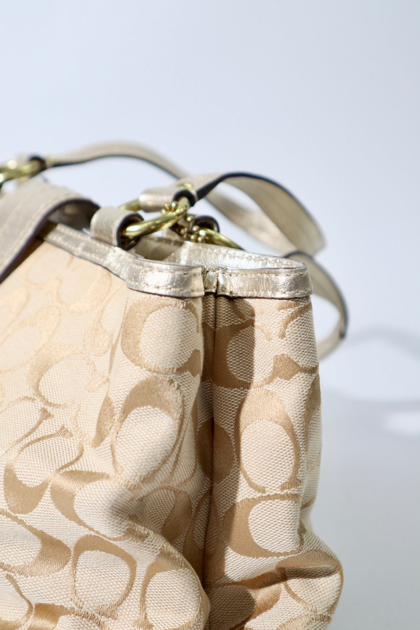 Vintage Coach Soho F18750 Tote Shoulder Bag in Beige & Gold