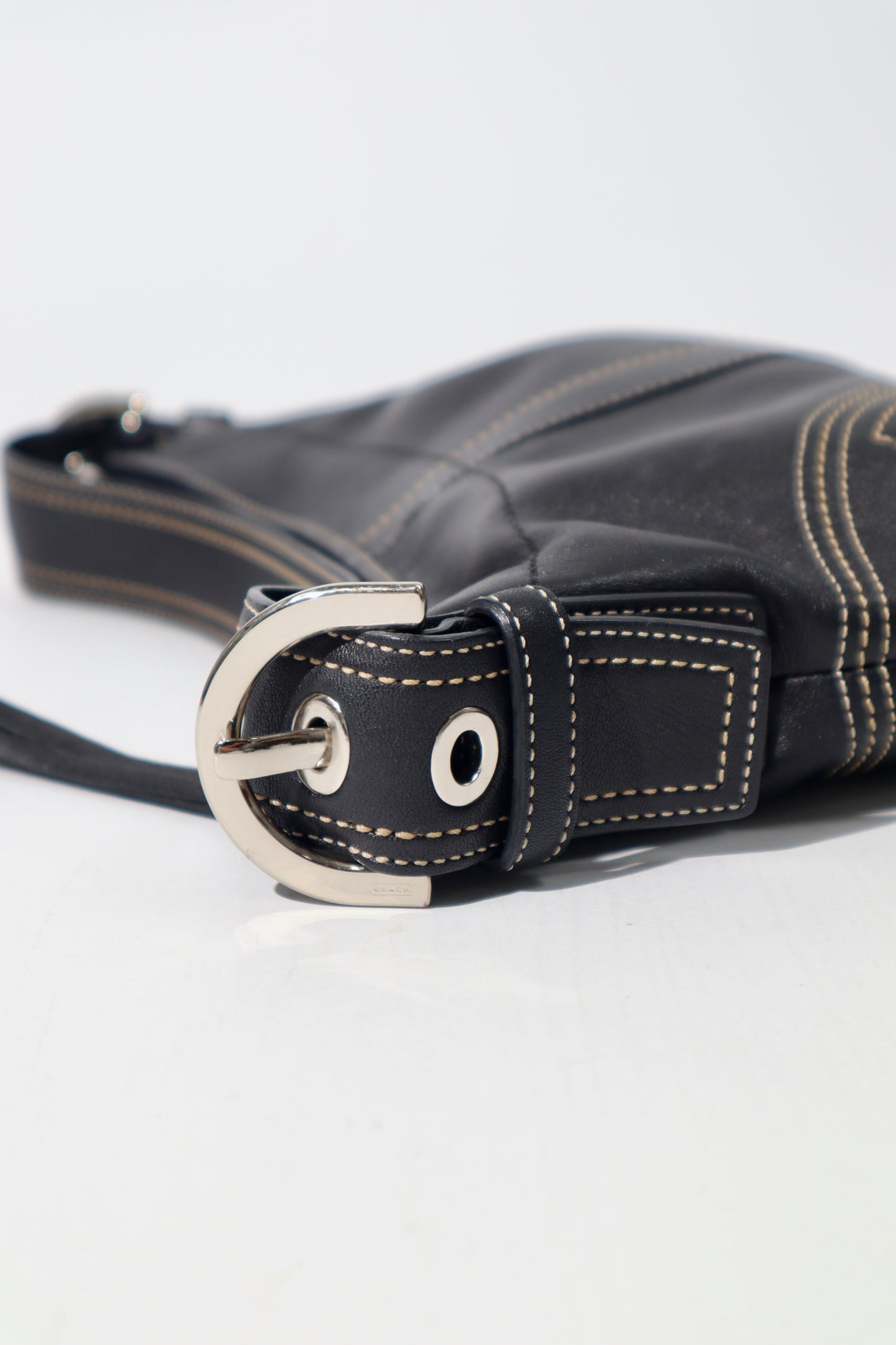 Vintage Coach Mini Shoulder Bag in Black Leather - 8A01