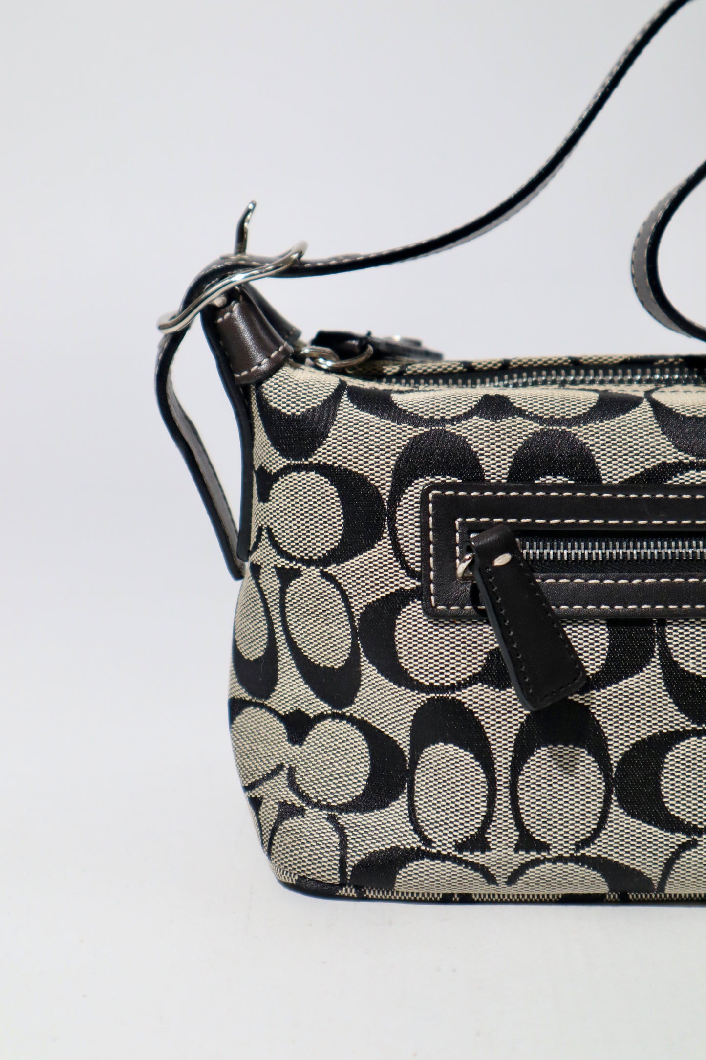 Vintage Coach Signature Shoulder Bag in Black/Grey (6044)