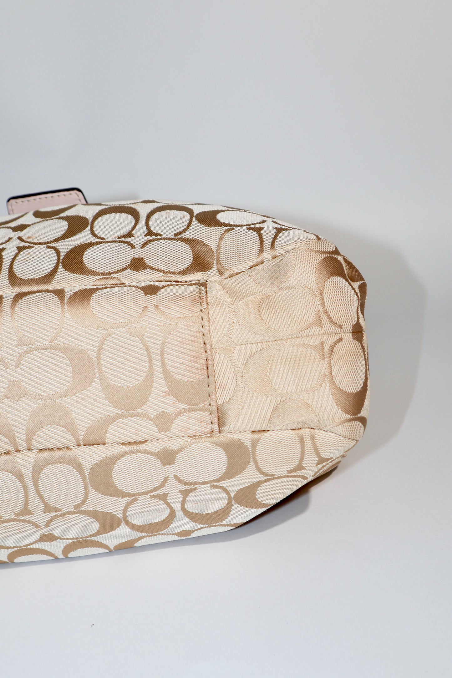 Vintage Coach Soho Shoulder Bag in with Pink Leather Trim (F17094)