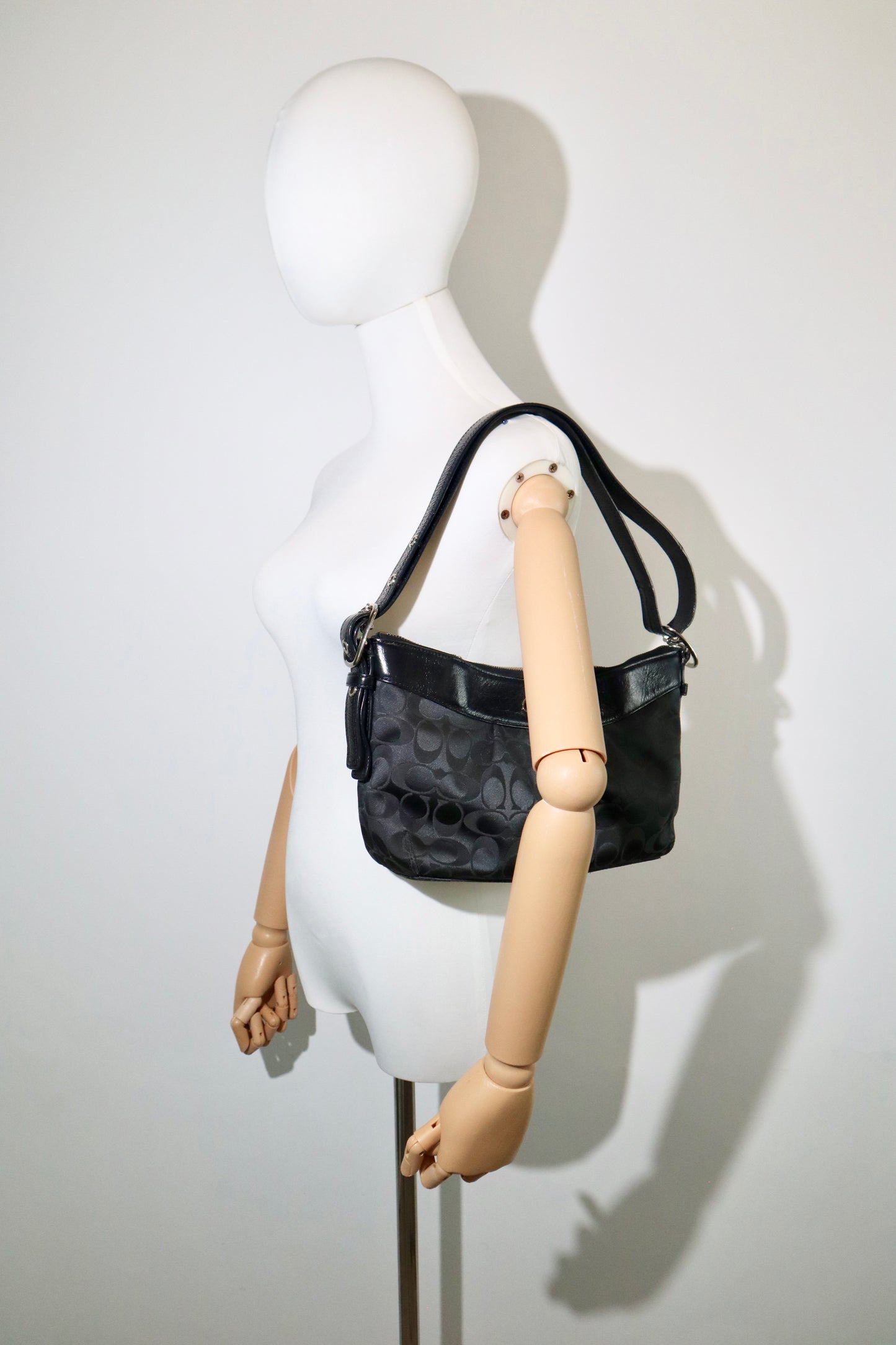 Coach Ashley Signature Satchel / Shoulder Bag – Signature Canvas – Style F15511