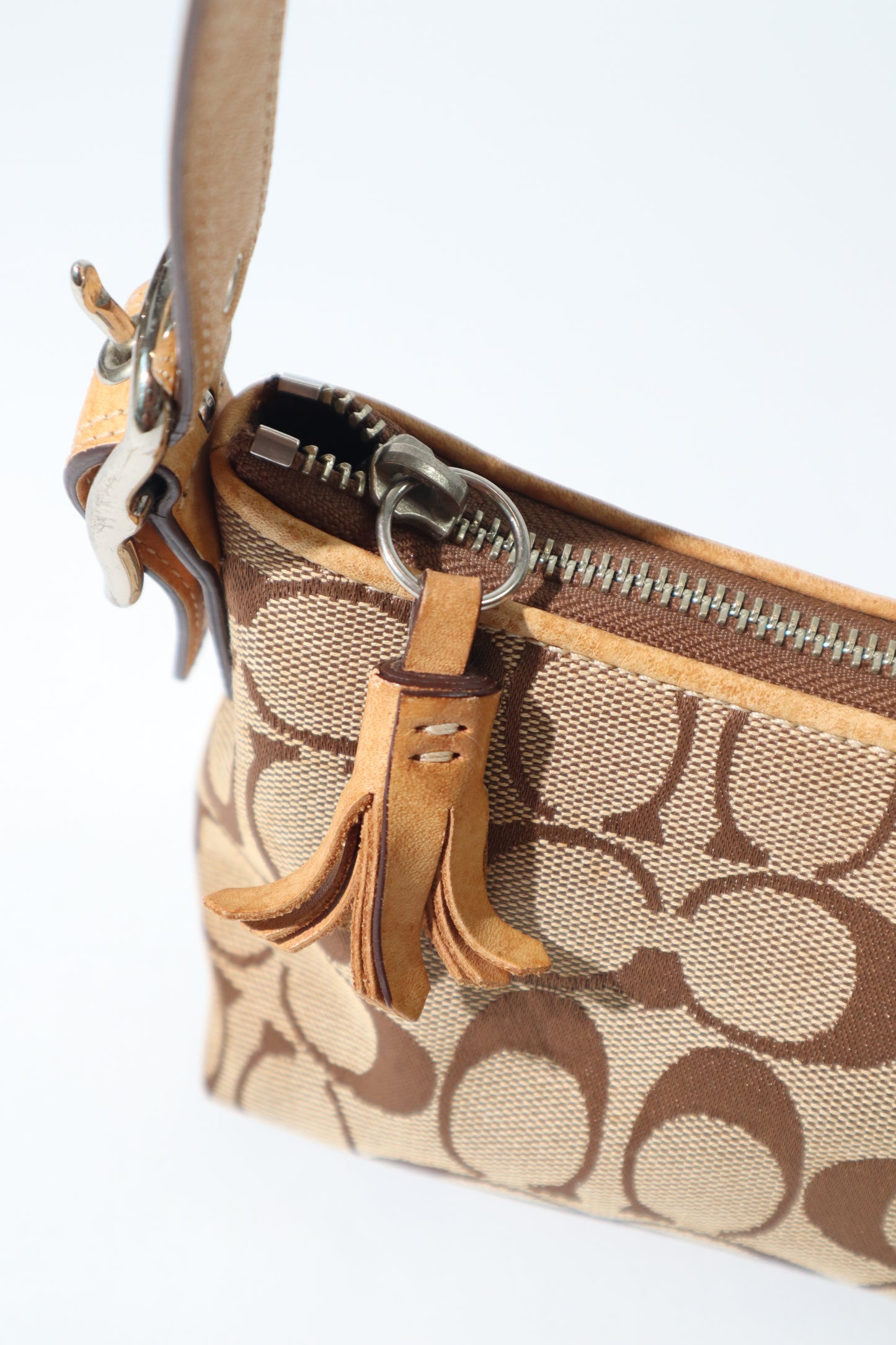 Coach Vintage 2005 Baguette Shoulder Bag in Classic Brown