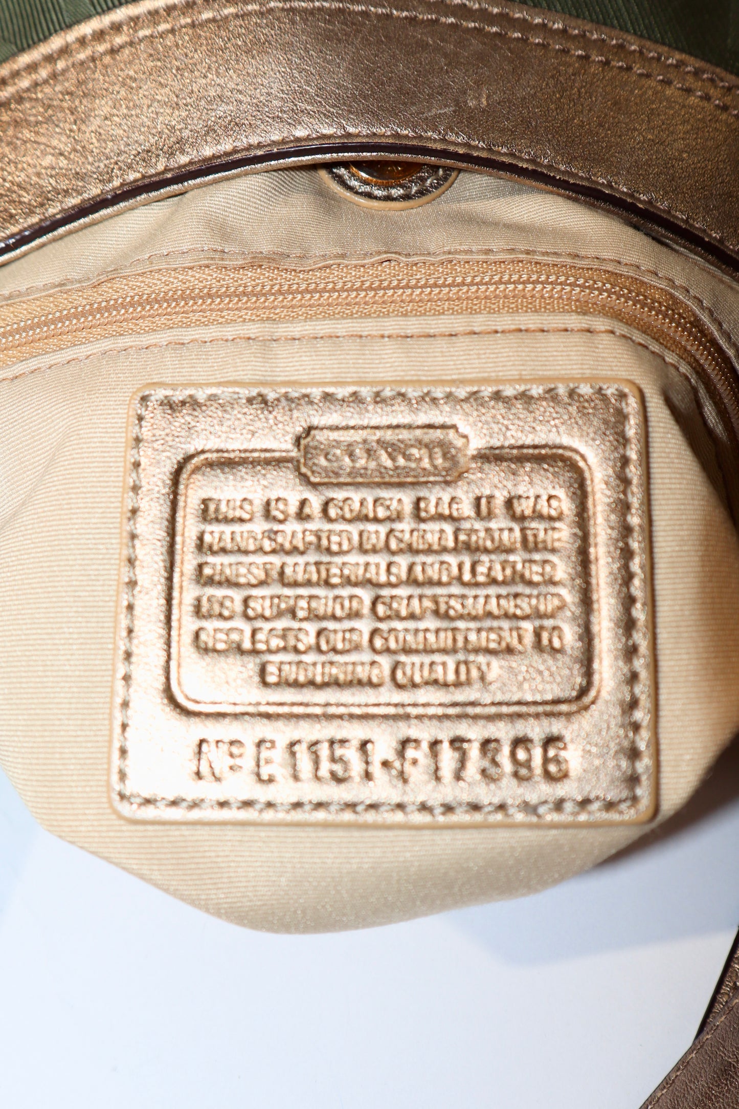 Coach Medium Soho Signature Hobo in Kirschrot (F17094)