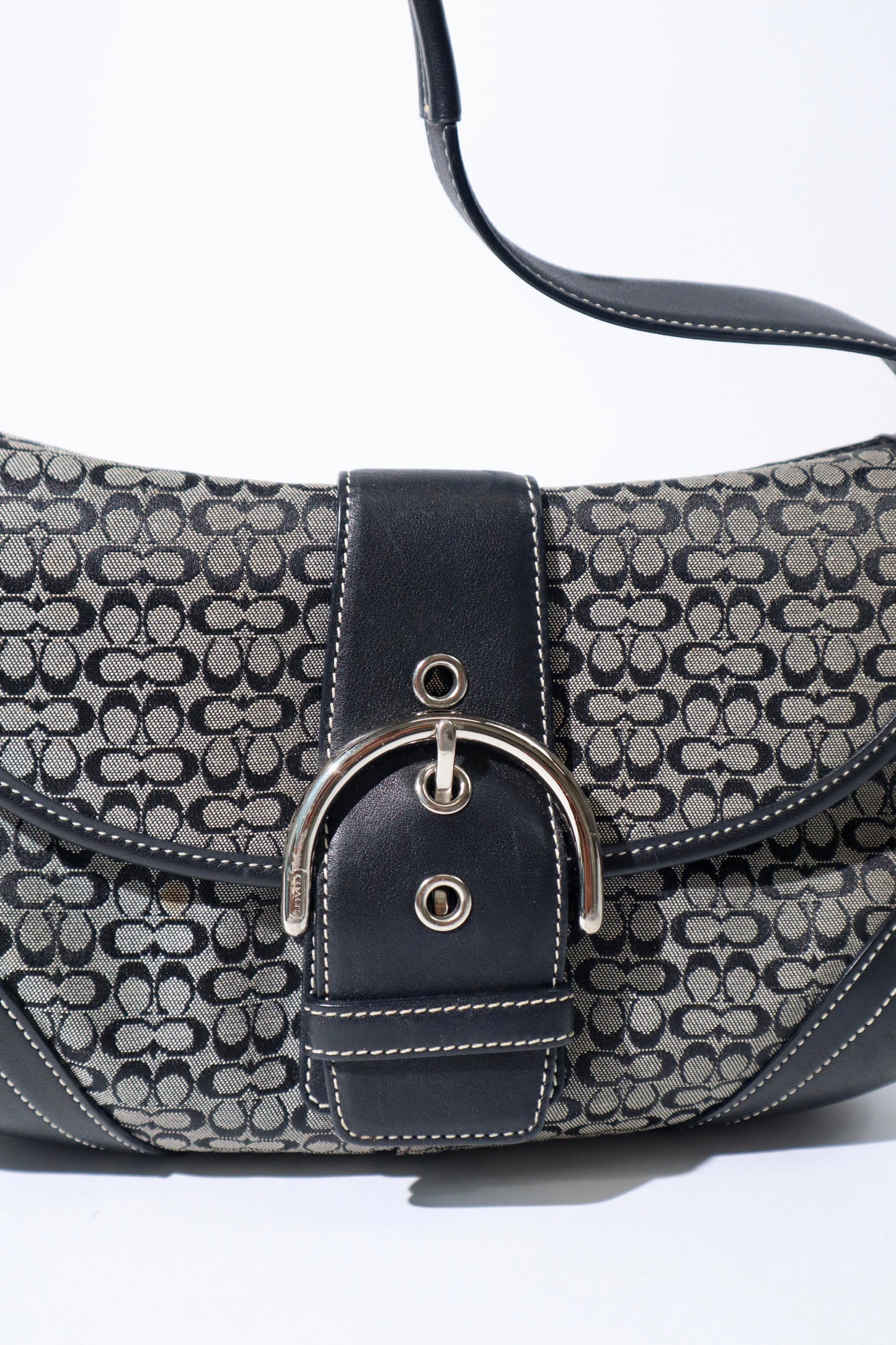 Vintage Coach 2005 Signature Soho weiße Gürtel Schultertasche
