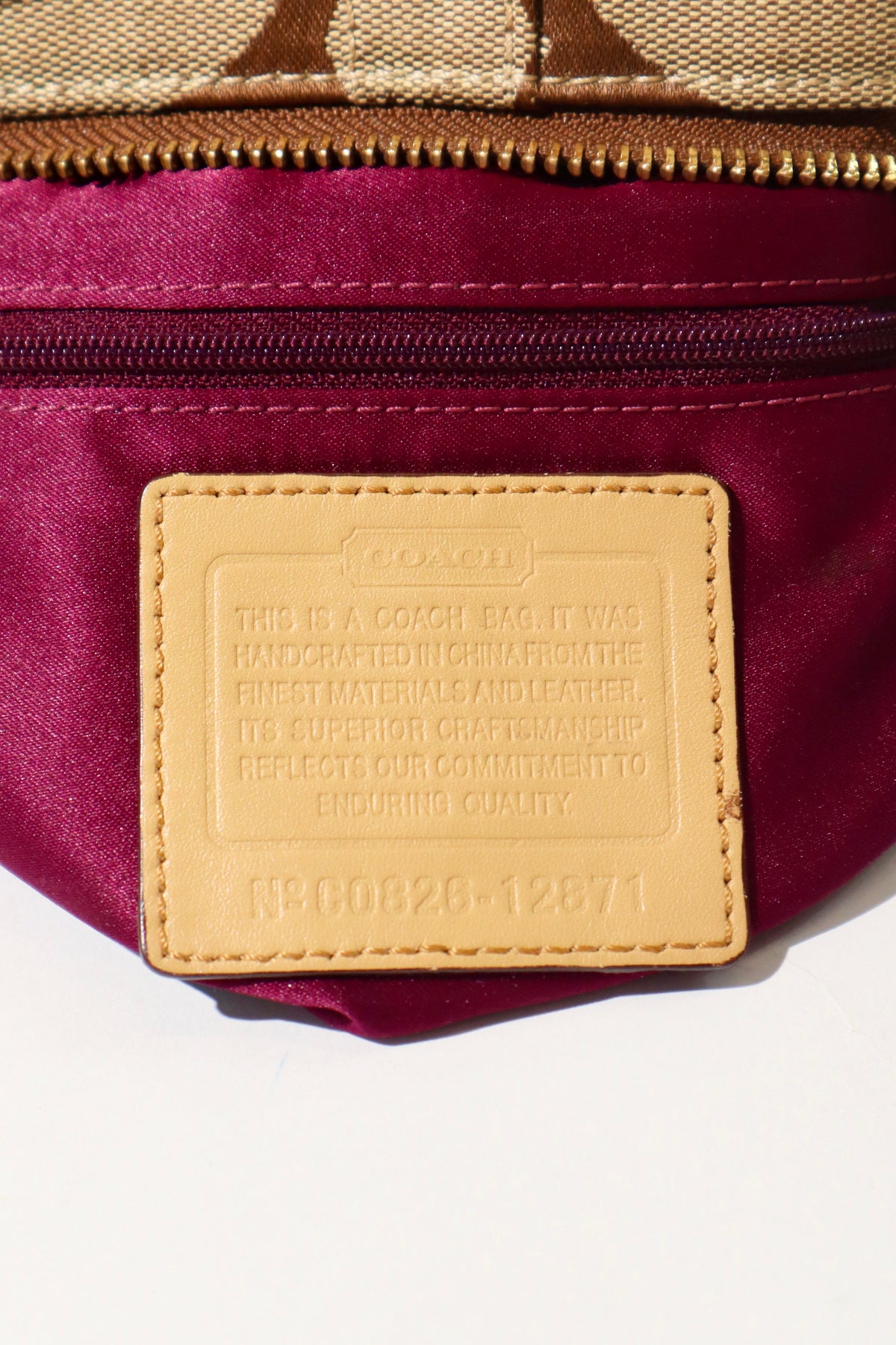 Coach Signature Mini Carly Bag mit roten Lederdetails - 1867