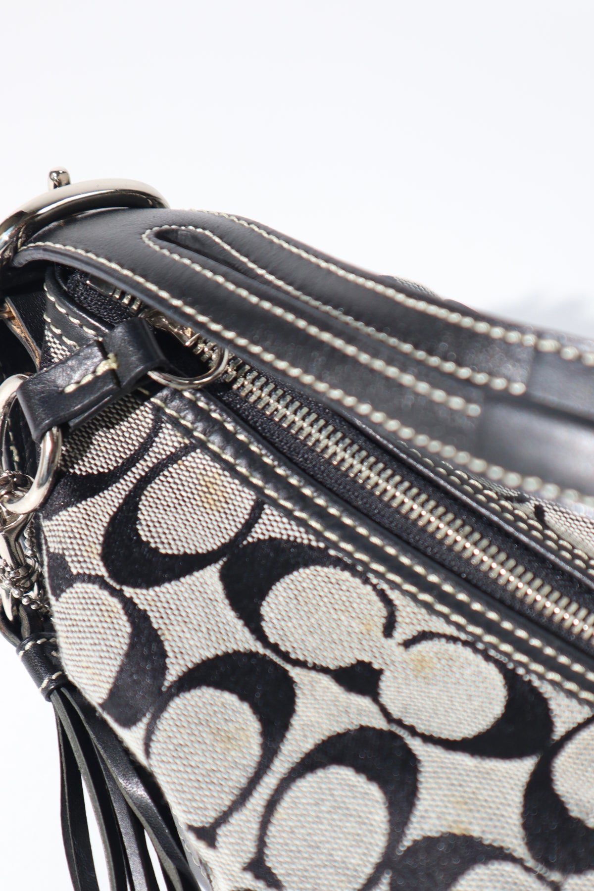 Coach Y2K East West Demi-Schultertasche aus Signature Canvas in Schwarz/Grau (9363)