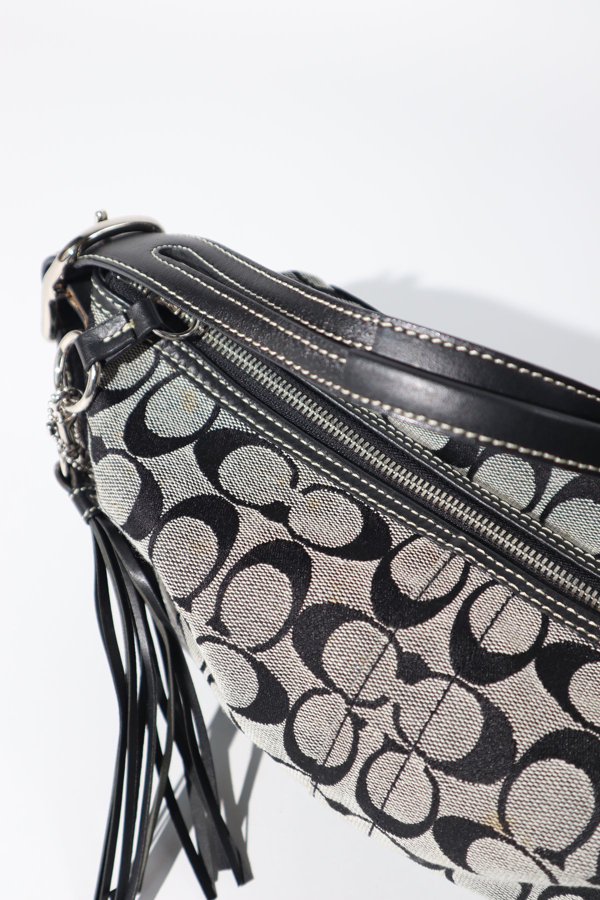 Coach Y2K East West Demi-Schultertasche aus Signature Canvas in Schwarz/Grau (9363)