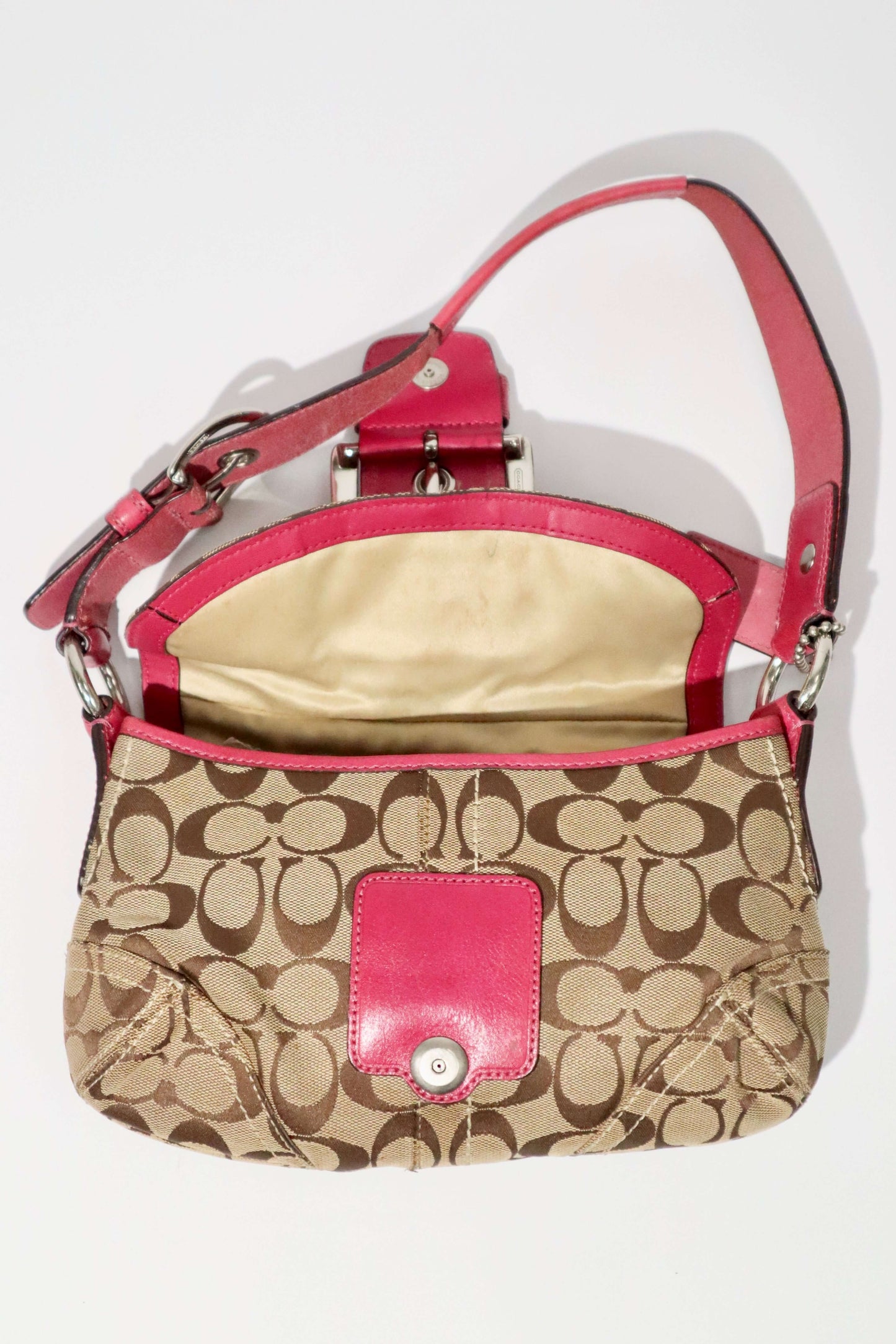 Vintage Coach 2007 Signature Soho Belt Shoulder Bag in Pink showing open front view