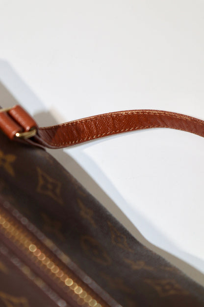 Louis Vuitton Monogram Papillon 30 with Accessory Pouch close up of handle 