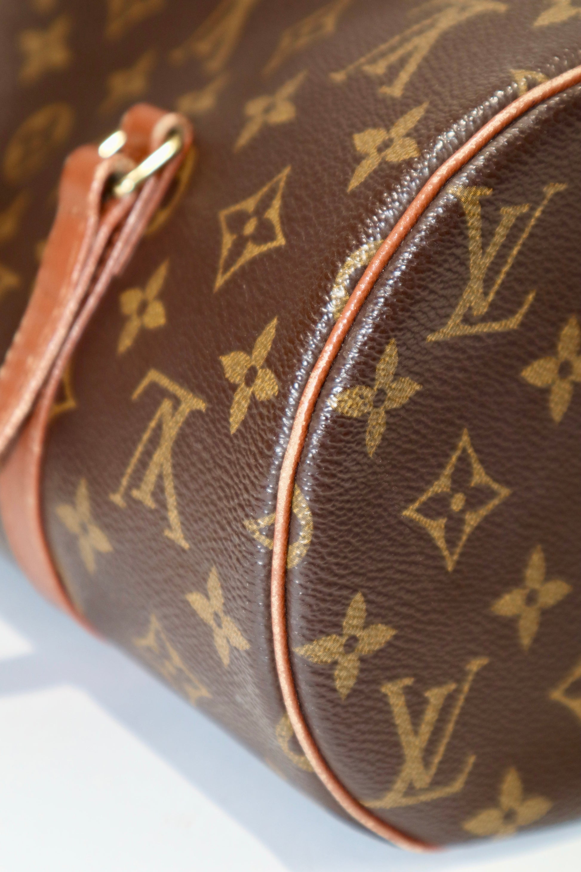 Louis Vuitton Monogram Papillon 30 with Accessory Pouch close up of stitching 