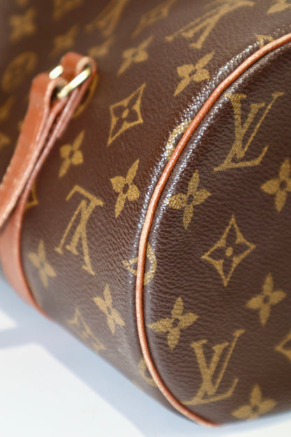 Louis Vuitton Monogram Papillon 30 with Accessory Pouch close up of stitching 