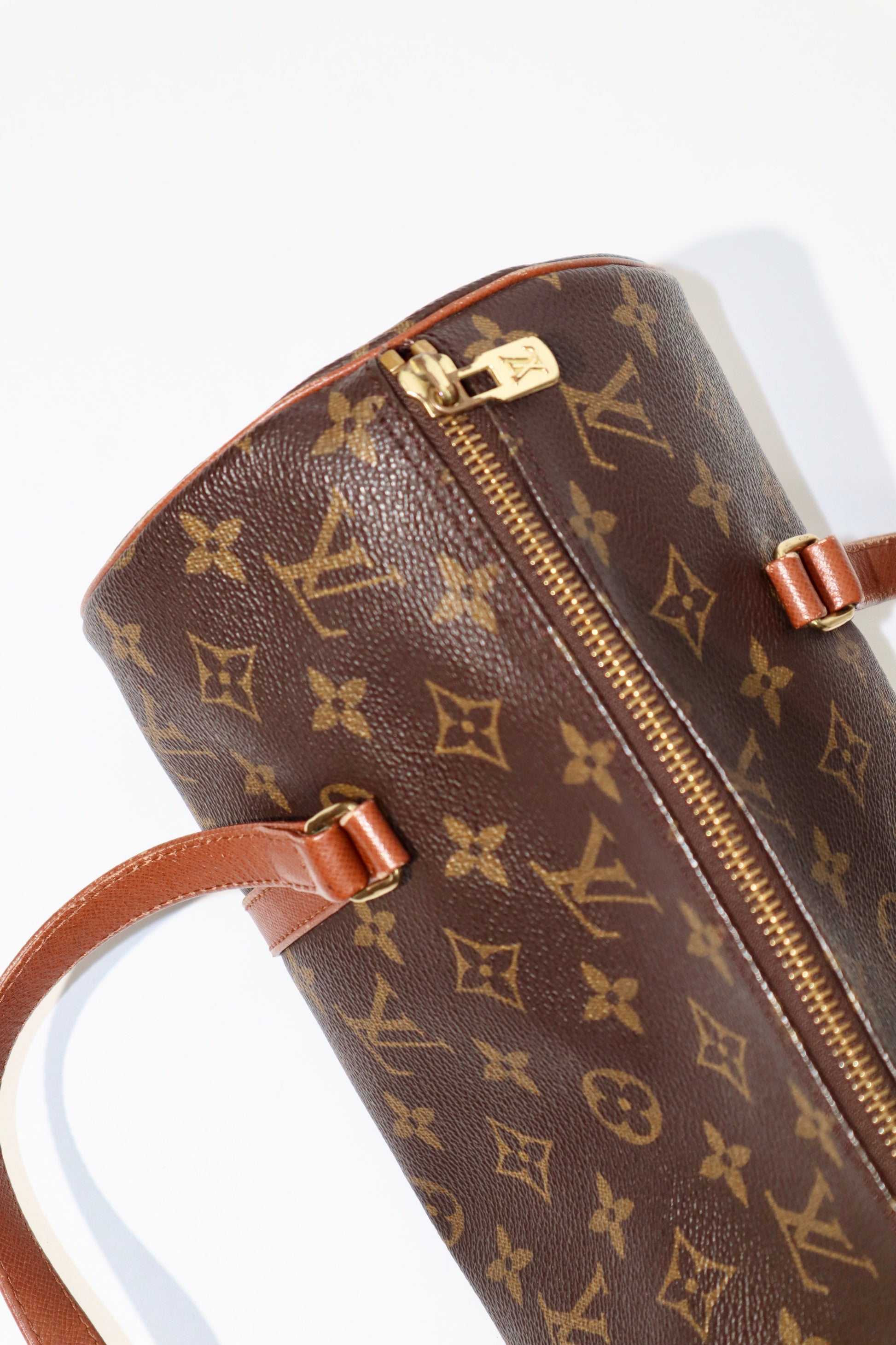 Louis Vuitton Monogram Papillon 30 with Accessory Pouch close up of zipper