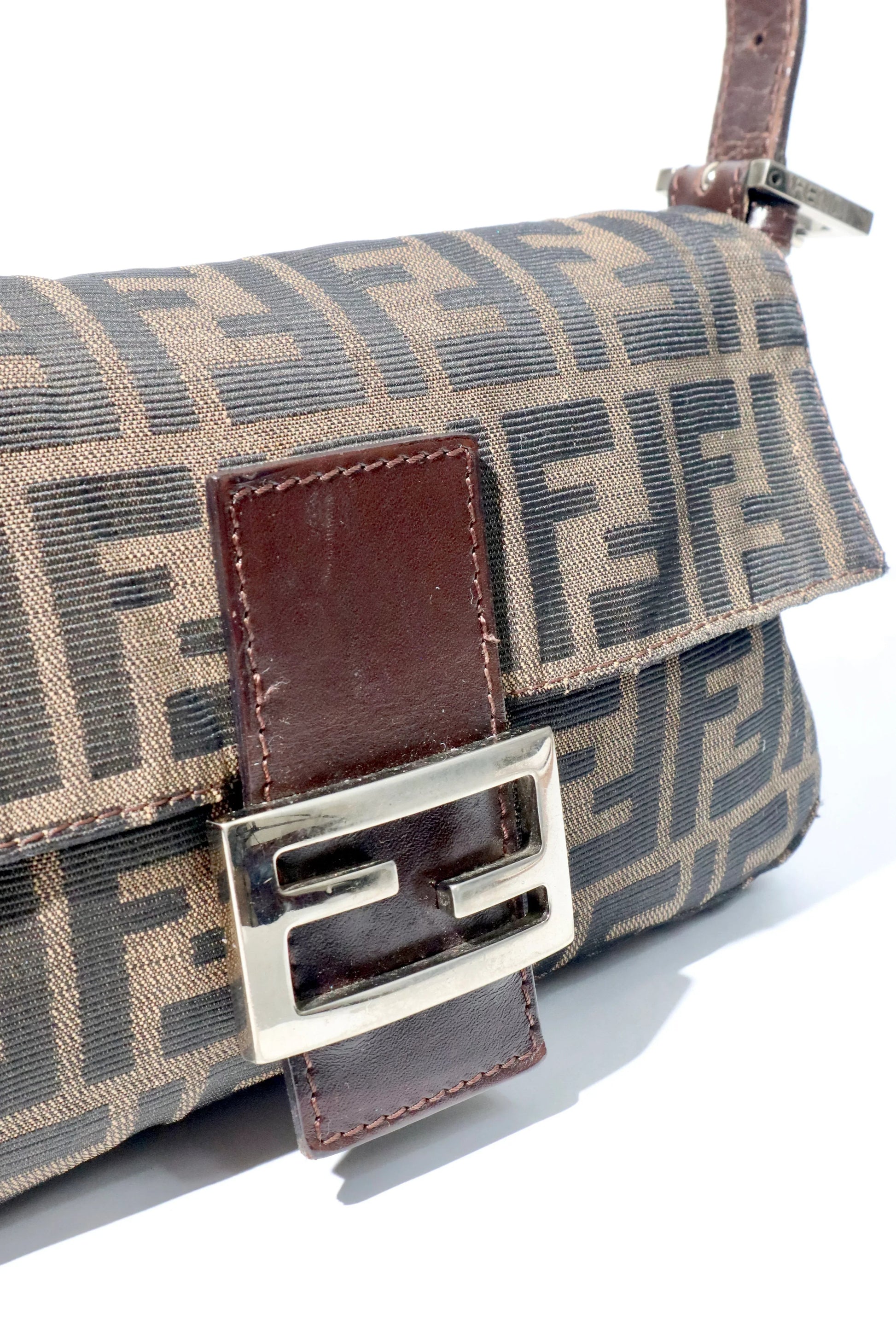 Vintage Fendi Classic Baguette In Brown - Girl Seazon