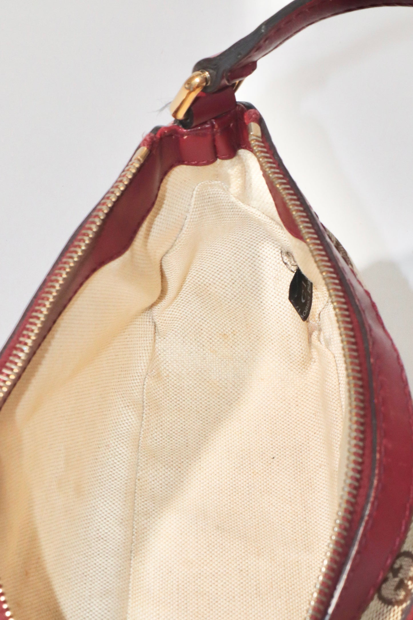 Vintage Gucci GG Canvas Bow Shoulder Bag in Brown & Burgundy - Girl Seazon