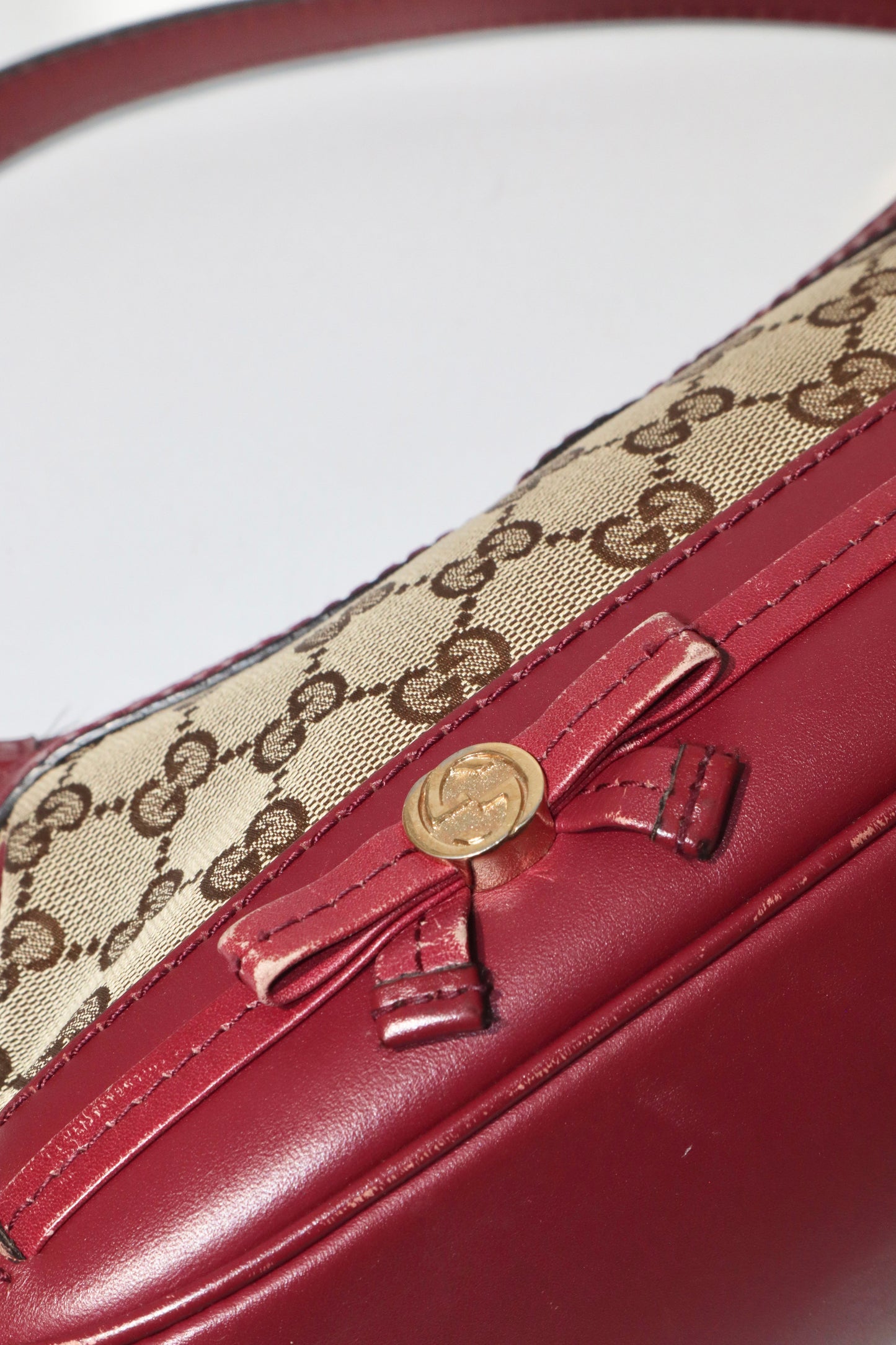 Vintage Gucci GG Canvas Bow Shoulder Bag in Brown & Burgundy - Girl Seazon